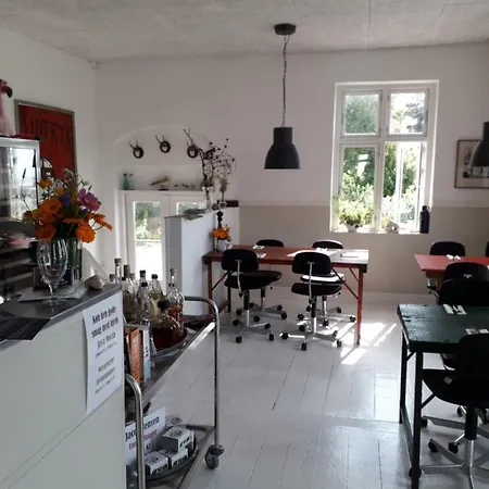 Tante Tut & Onkel E - - 3* Kolby Kås